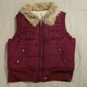 One Step Up burgundy puffer vest fur collar Jrs L